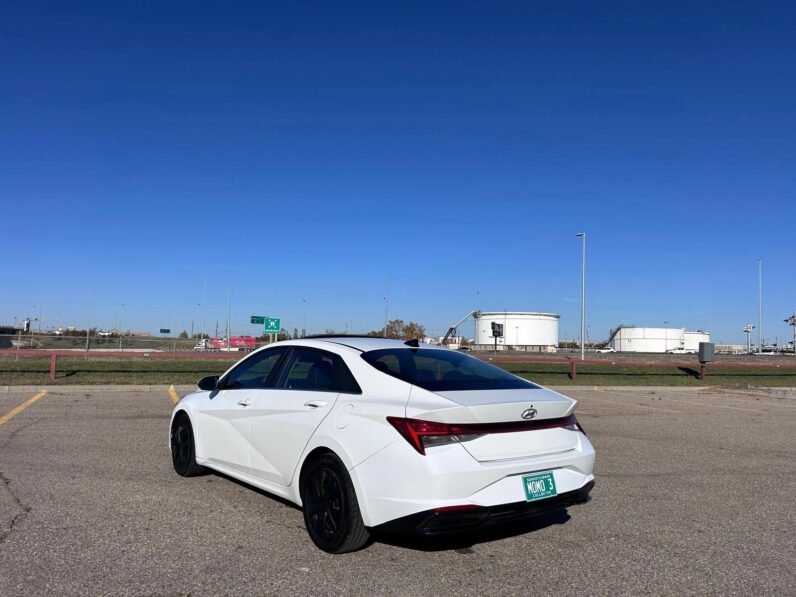 
								2022 Hyundai Elantra Hybrid Limited Sedan full									