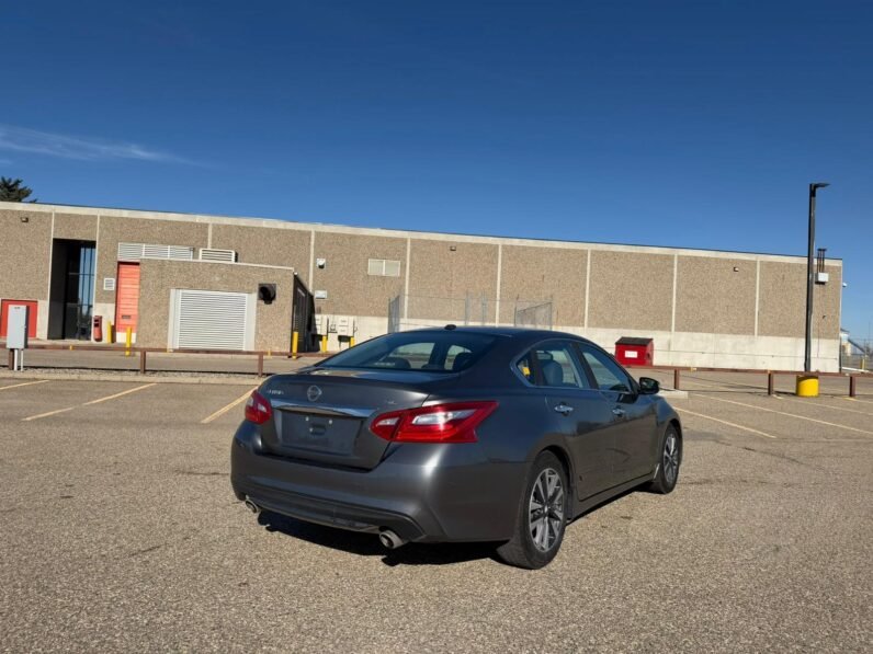 
								2017 Nissan Altima SL Sedan. full									