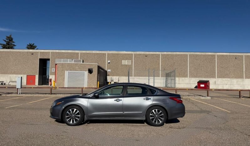 
								2017 Nissan Altima SL Sedan. full									