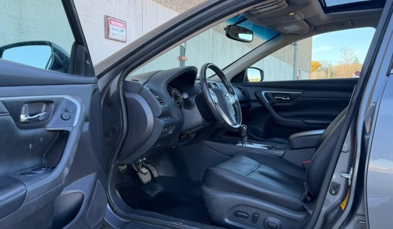 
								2017 Nissan Altima SL Sedan. full									