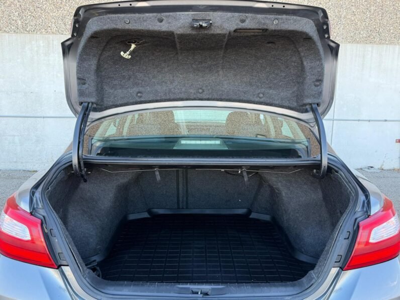 
								2017 Nissan Altima SL Sedan. full									